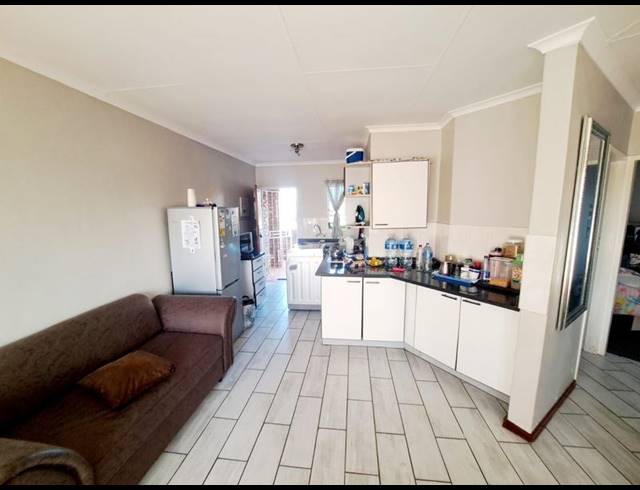 2 BEDROOM APARTMENT FOR SALE IN HIGHVELD